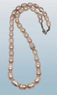 Říční perly fialkové drobnější oválné, 43 cm s ocelí