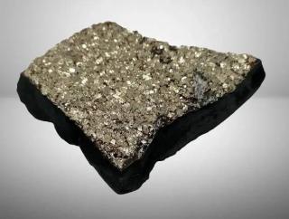 Šungit s krystaly pyritu natur 220 g, exkluzivní kus