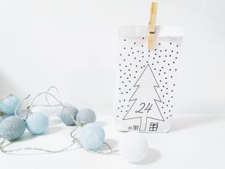 Adventní kalendář - sada papírových sáčků s kolíčky a provázkem Barva adventních sáčků: Bílá