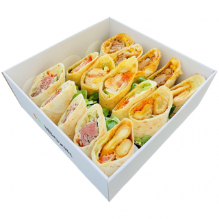 Wrap mix iBoxik - 12 ks Varianta 1: 4x Caesar wrap s kuřecím masem a parmazánem, 4x Vege Caesar wrap s domácími sýrovými tyčinky, 4x Wrap s domácím…