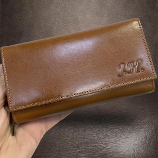 Dámská hnědá kožená peněženka ROYAL Leather s monogramem (ražba) (Luxusní dámská peněženka vyrobená z té nejkvalitnější kůže navíc s ražbou vlastního monogramu dodá na exkluzivitě a vyjímečnosti.)