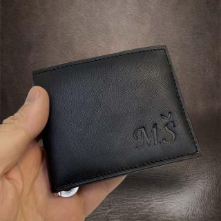 Pánská černá kožená dolarovka BEORIGINAL Leather s monogramem (ražba) (Typická dolarovka, kožená peněženka akorát do ruky, navíc doplněním vlastního monogramu dodáte punc originality.)