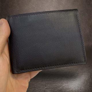 Pánská hnědá kožená peněženka RFID BEORIGINAL Leather s monogramem (ražba) (V jednoduchosti je krása, klasická kožená peněženka navíc s ražbou vlastního monogramu, to je pravý originál.)