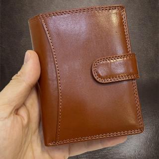 Pánská hnědá kožená peněženka Ricardo Leather RFID s monogramem (ražba) (Naprosto dokonalý odstín kůže, který jen tak neuvidíte. Kvalitní kožená peněženka, stylové provedení, dokonalá práce. Navíc vlastní monogram v ceně)