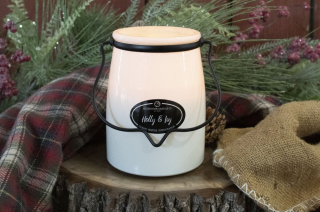 Milkhouse Candle - vonná svíčka HOLLY & IVY (Cesmína a břečťan) 624 g