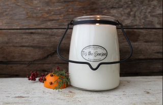 Milkhouse Candle - vonná svíčka TIS THE SEASON (Sváteční čas) 624 g