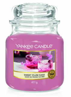 Yankee Candle - vonná svíčka CANDLE SWEET PLUM SAKE CLASSIC STŘEDNÍ 411g