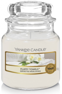 Yankee Candle - vonná svíčka FLUFFY TOWELS (Nadýchané osušky) 104 g