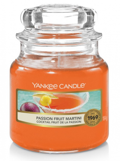 Yankee Candle - vonná svíčka PASSION FRUIT MARTINI (Tropický koktejl s Martini) 104 g