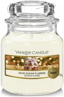 Yankee Candle - vonná svíčka SPUN SUGAR FLURRIES (Vířící závěje cukru) 104 g