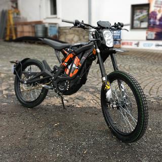 Sur-Ron Light Bee L1e černá 40h homologovaná (Freeride enduro elektrické moto)