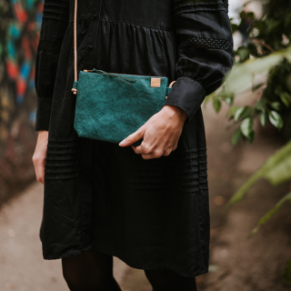 CROSSBODY KABELKA Barva: Elegantní černá