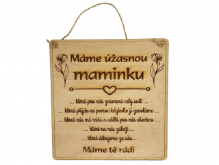 Máme úžasnou maminku - dřevěná cedule 17,5 cm x 18 cm