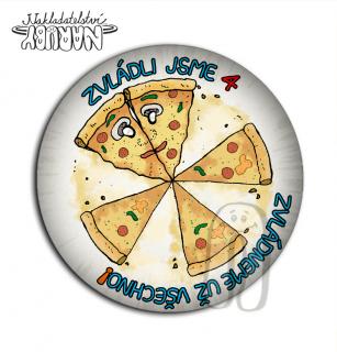 Placka - Zvládli jsme 1.-9. třídu (pizza) Třída: 4., Zadní strana: Magnetka + protimagnet