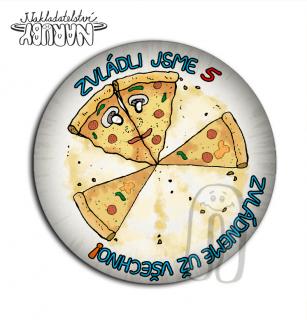 Placka - Zvládli jsme 1.-9. třídu (pizza) Třída: 5., Zadní strana: Magnetka + protimagnet